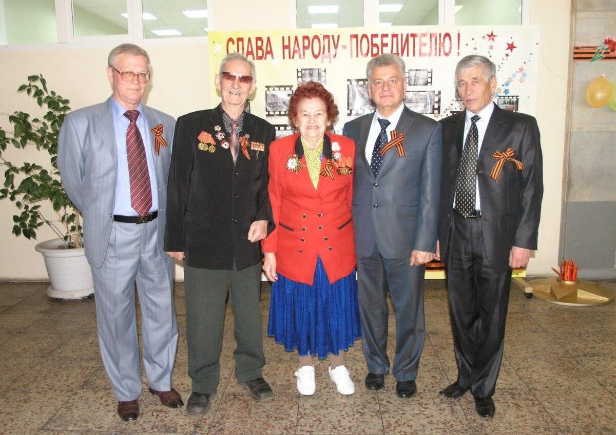 Директор КЗ с особым трепетом относился к организации мероприятий к Дню Победы и всегда лично участвовал в празднованиях. Ветераны завода были для него самыми дорогими гостями. 2009 год