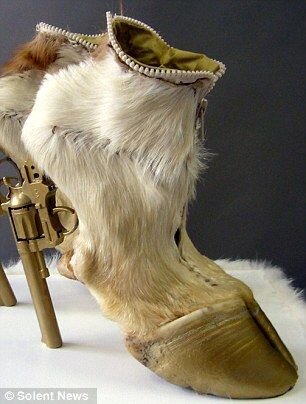 А пистолет причем? 