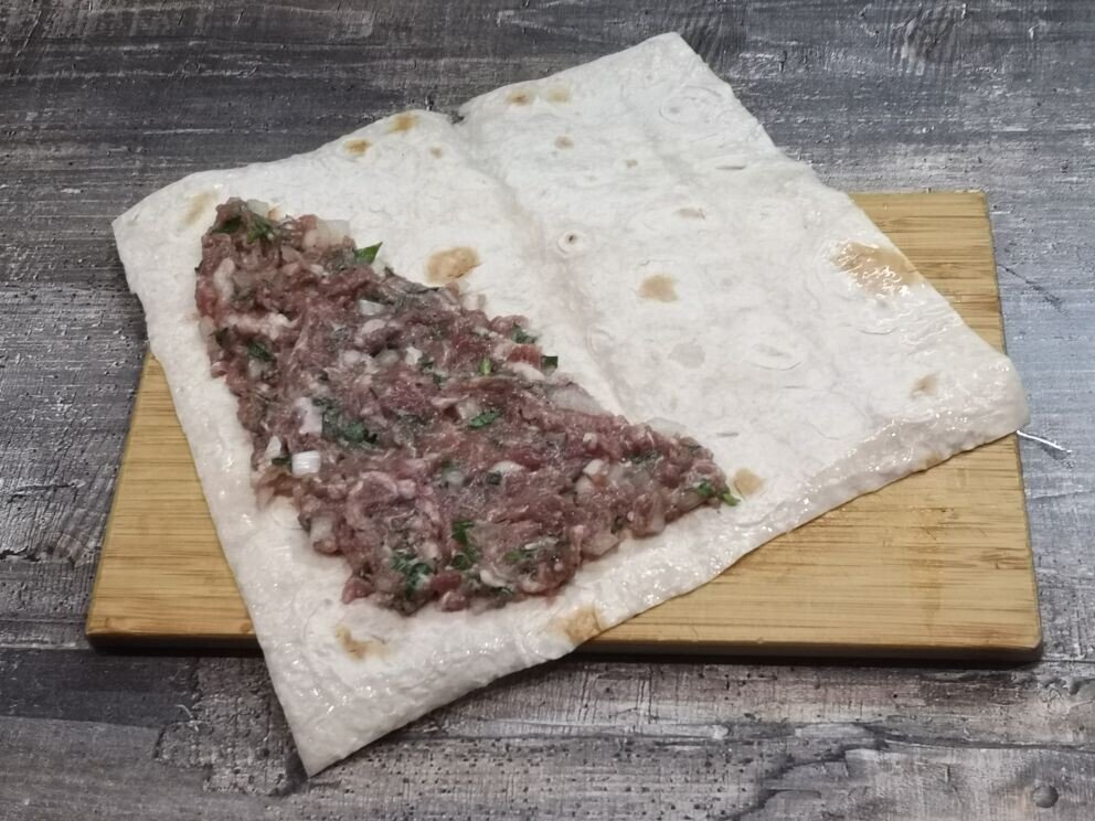 Тонкий лаваш НЕ ПОДХОДИТ для приготовления чебуреков. Фото автора