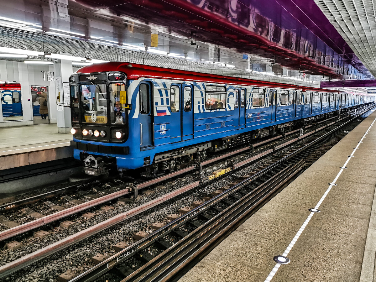 Номерной состав на станции метро "Технопарк".