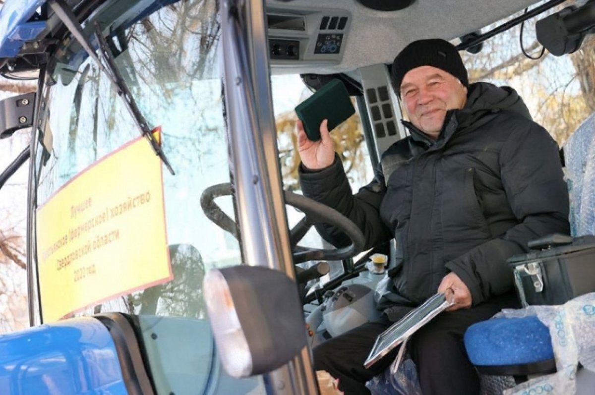   На День работника сельского хозяйства уральским аграриям подарили технику