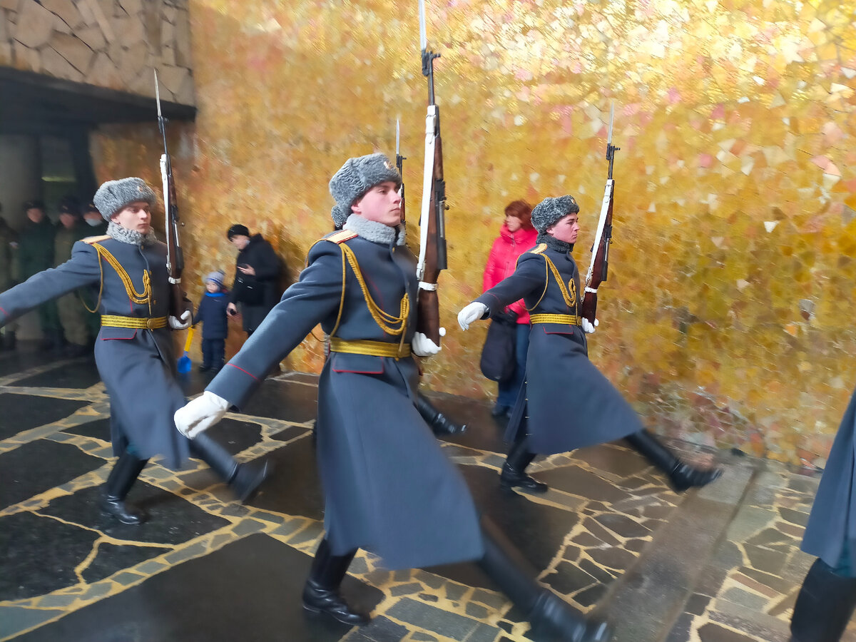 Патриотической тематики в городе выше крыши