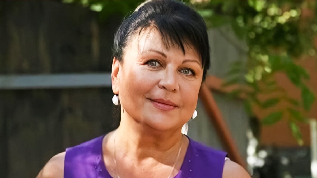 Татьяна Кравченко.Советская и российская актриса театра и кино. Заслуженная артистка РСФСР, Народная артистка России.  	Родилась 9 декабря 1953