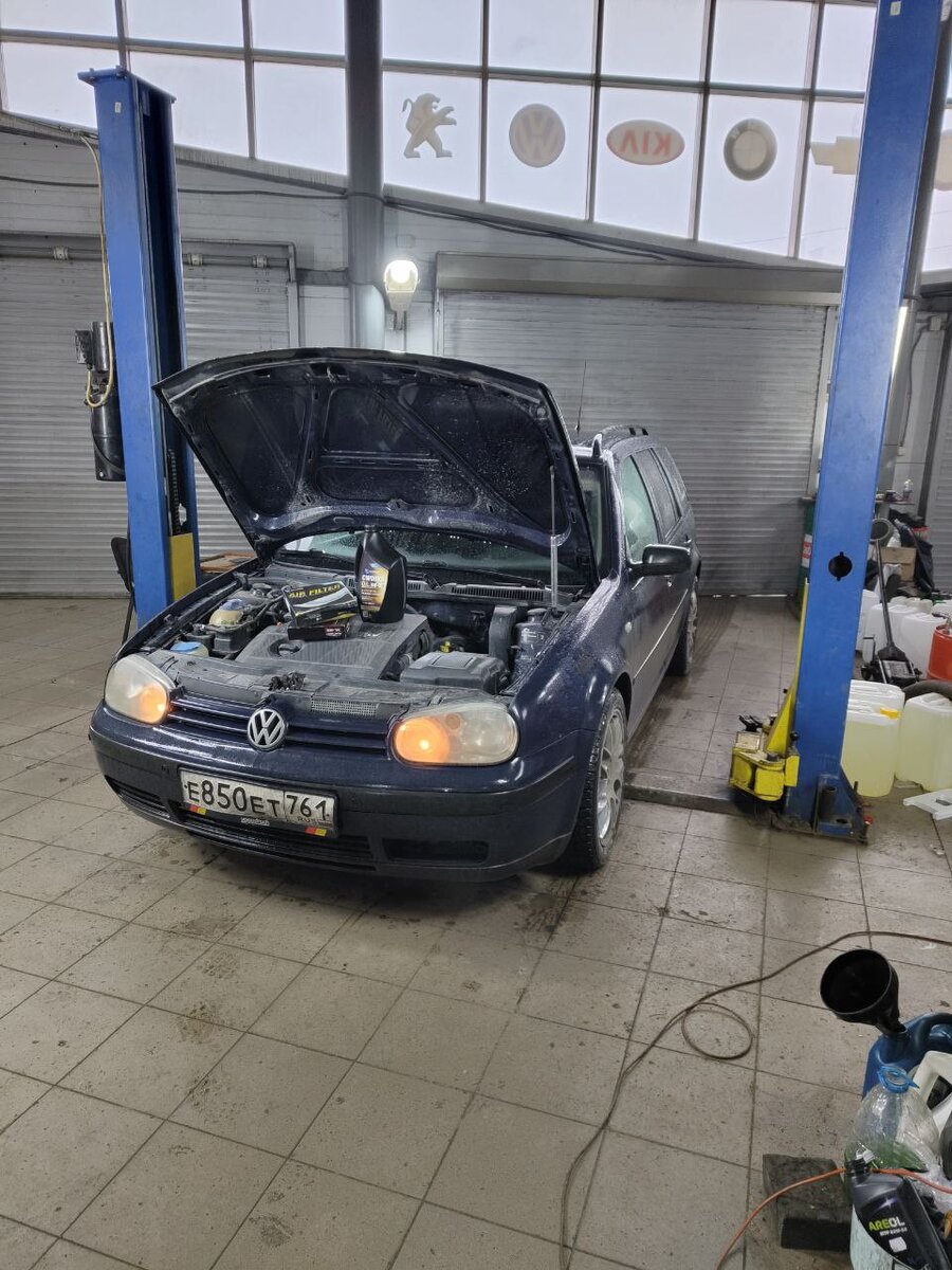 Не обращайте внимание на то что автомобиль грязный, у нас в Ростове-на-Дону, постоянные дожди и грязь, автомобиль не возможно держать в чистоте