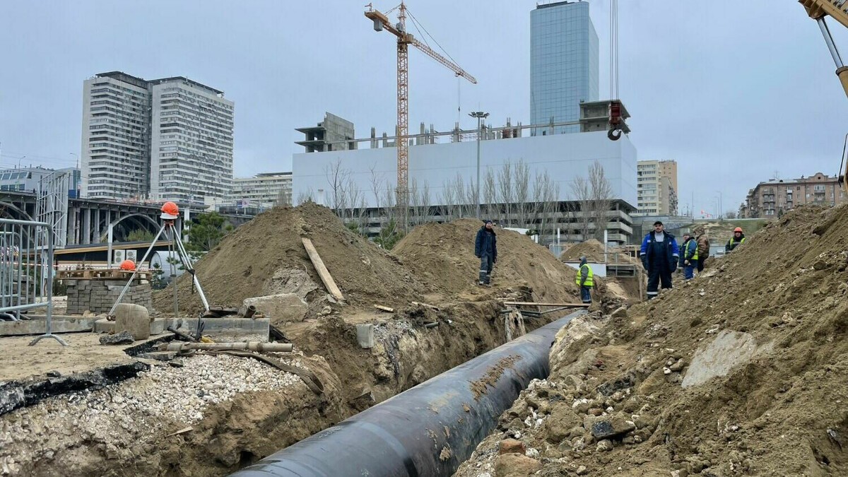     В новогодние праздники на особый режим работы перейдут коммунальщики в Волгограде. В мэрии предусмотрительно дали горожанам телефоны, по которым нужно звонить, если прорвало трубу или не вывезен мусор.