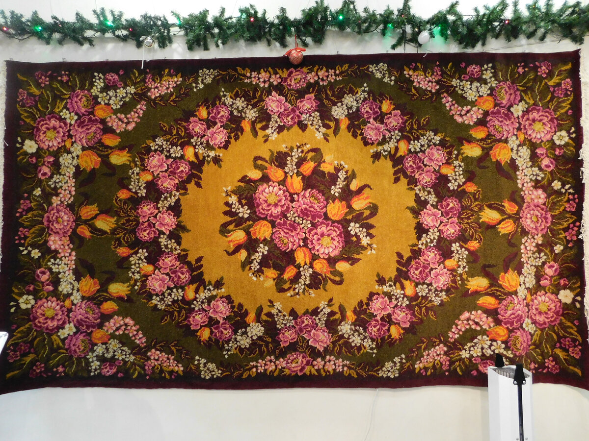 Ковёр Буткинской фабрики на выставке в Центре традиционной народной культуры народов Урала. Фото автора.