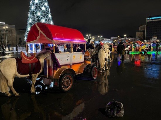     Новогодняя ночь на Театральной площади в Саратове. Фото: saratov.mk.ru "МК в Саратове"