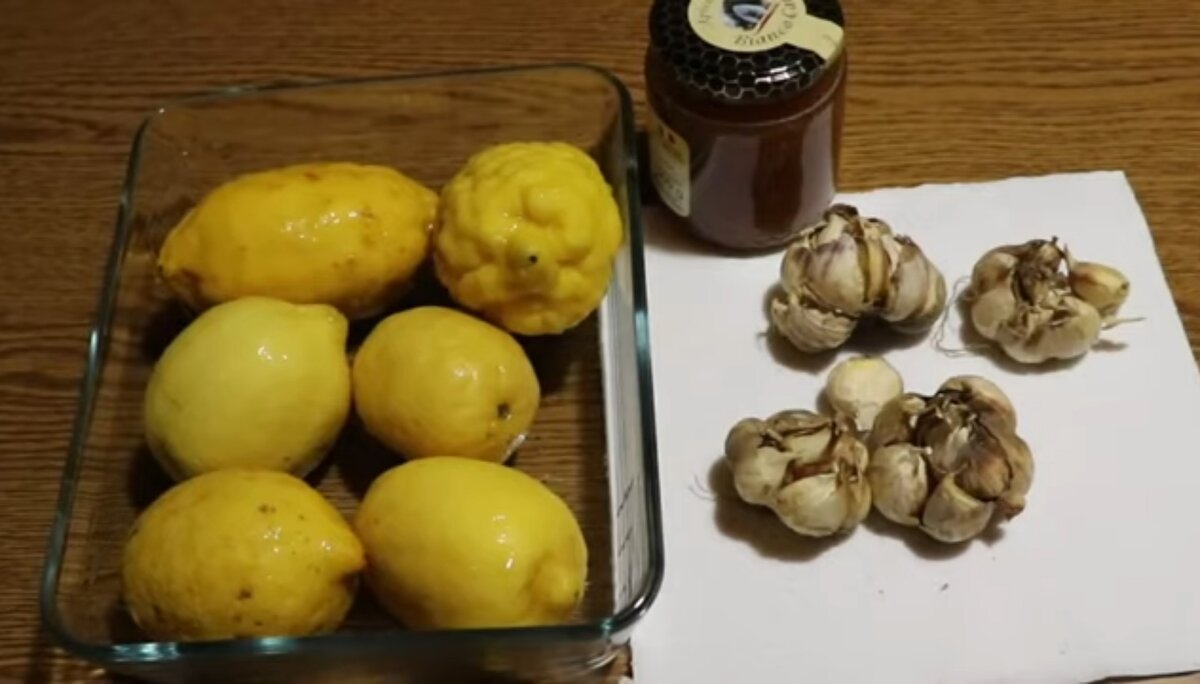   Здравствуйте дорогие друзья, по многочисленным просьбам моих подписчиков, я бы хотела приготовить медово - чесночную лимонную настойку.