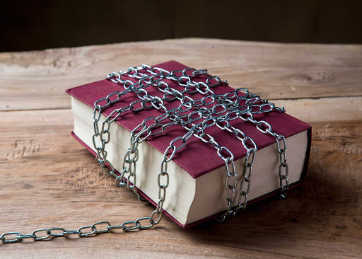 Когда читать что-то нельзя, узнать, что на страницах книги, хочется в десять раз больше. Источник - Яндекс.Картинки