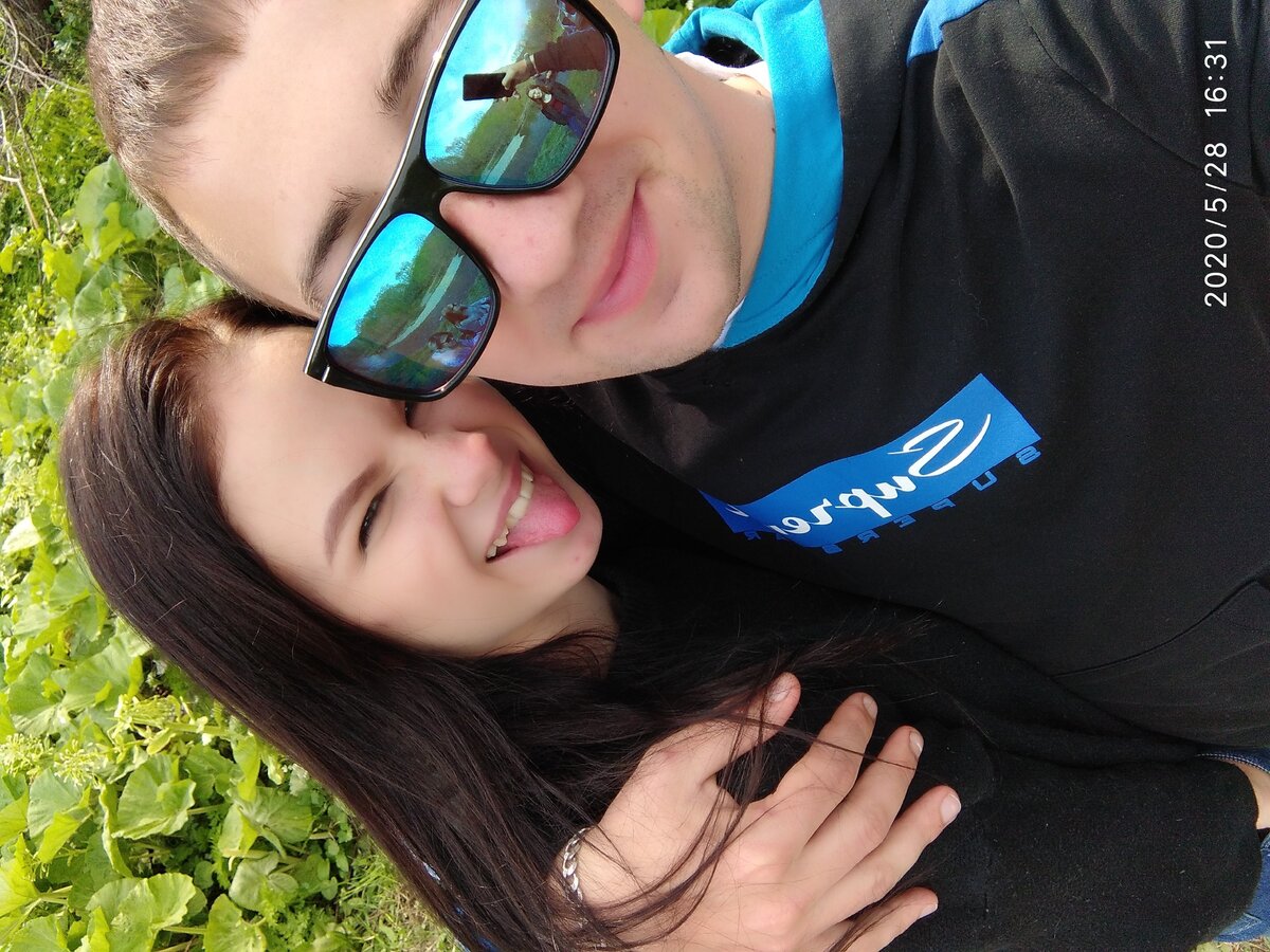 Люблю эту кривляку