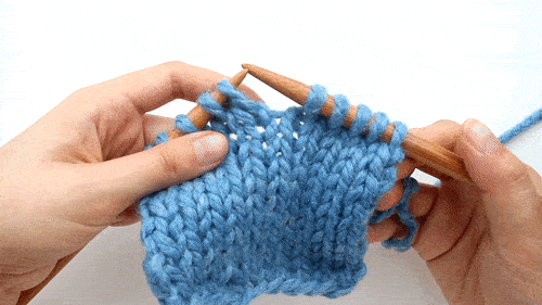 Как провязать две петли вместе.