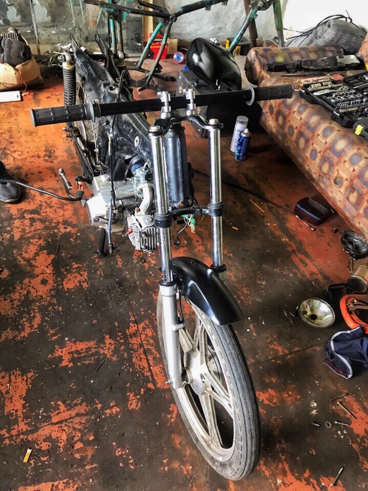 Смастерил руль из обычной трубы, покрасил, установил, надел грипсы 