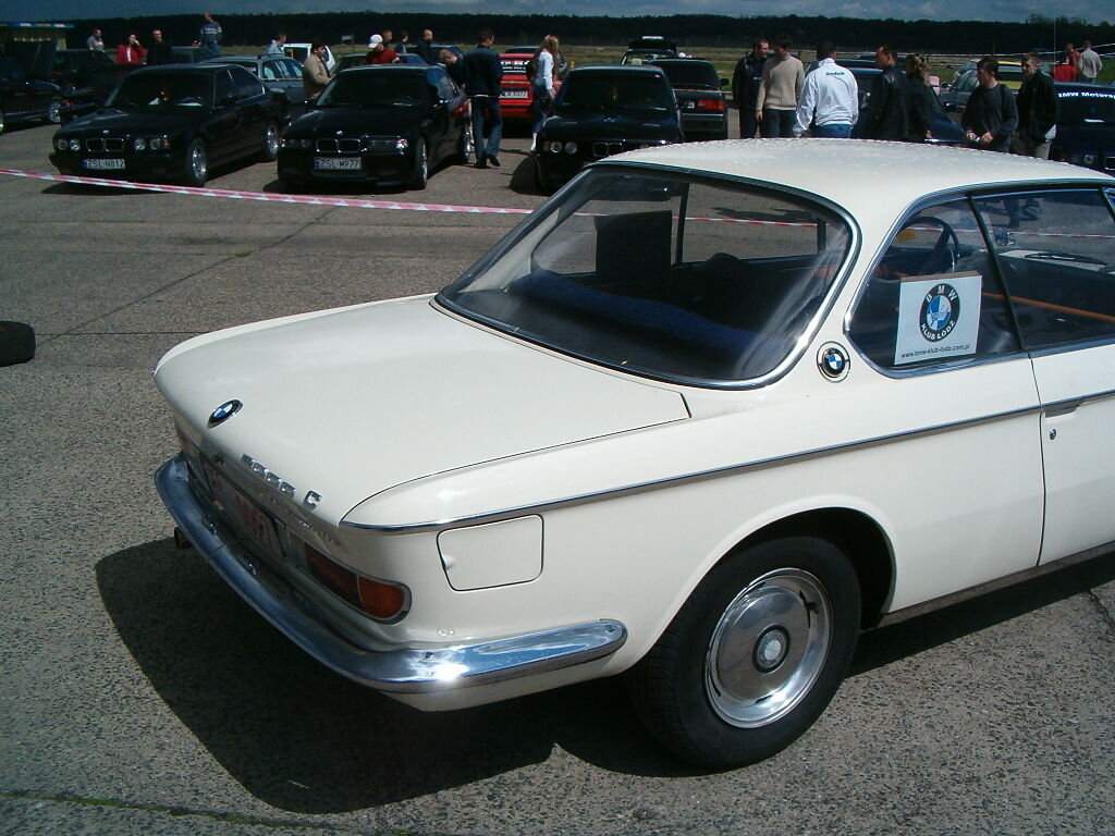  BMW 2000 CS с изгибом  Хофмайстера