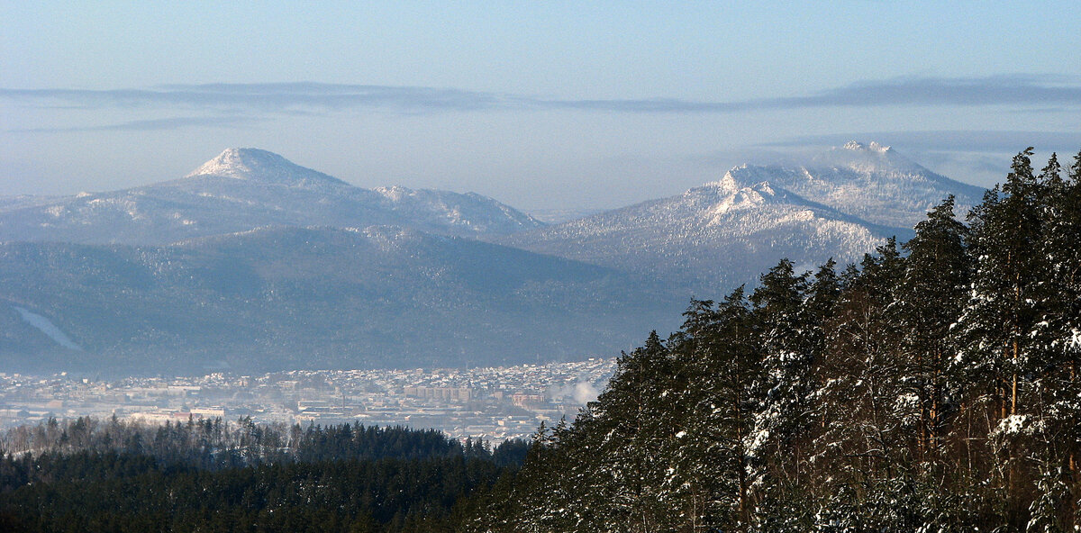 Гора малиновая зимой