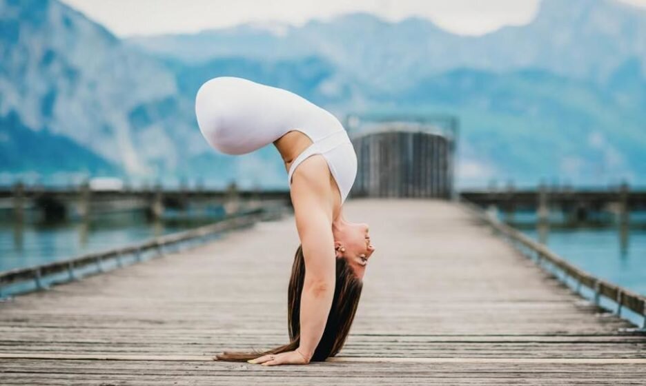 4 ИЮНЯ, 2020. ТАИСИЯ СИДОРОВАВпервые она увидела ее по телевизору — та была олимпийской чемпионкойДжен Брикер-Бауэр родилась без ног. Но приемные родители учили ее: «Никогда не говори “не могу”». И она играла в волейбол, баскетбол, а потом стала воздушной гимнасткой. Спортсменка, за которую она болела на Олимпиаде, определила ее судьбу. Каково было удивление Джен, когда она узнала, что эта девушка — ее родная сестра.