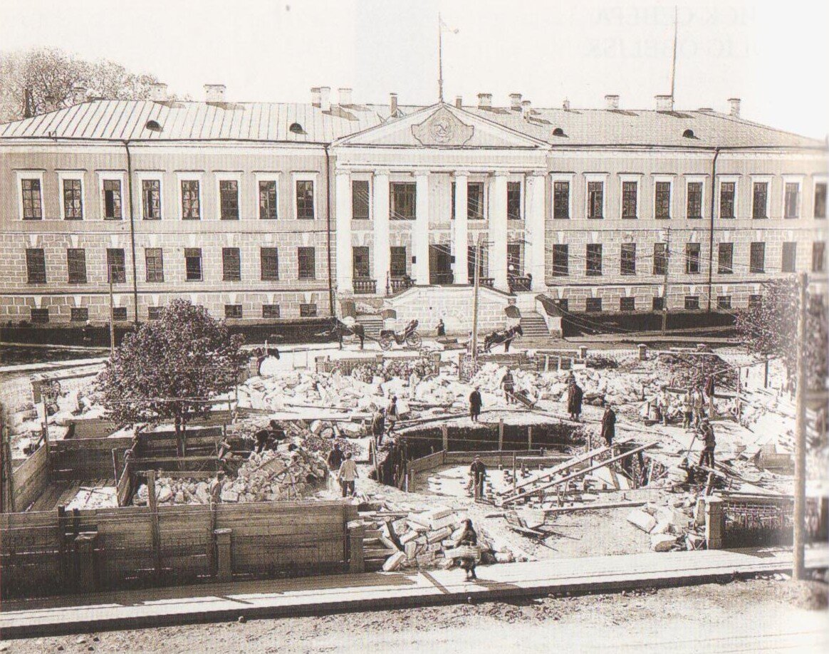 Устройство фундамента под обелиск