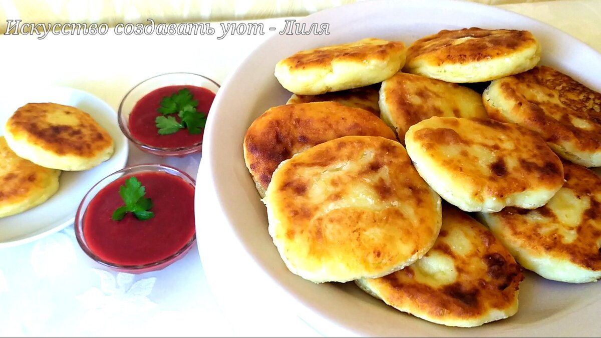 Сырники! С летним клубничным соусом