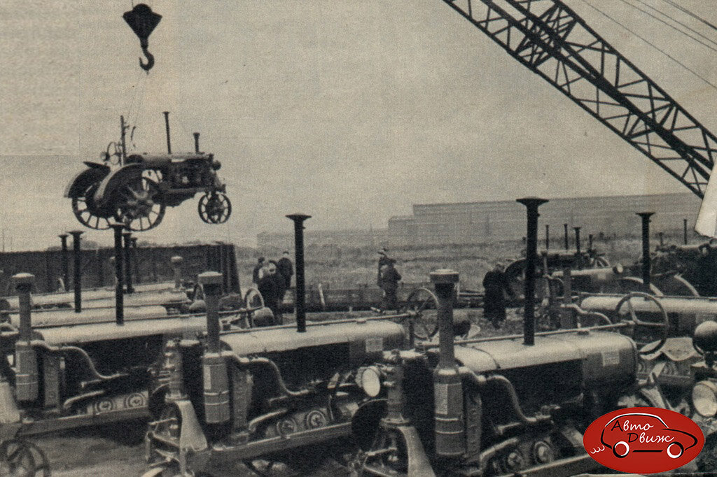 Погрузка тракторов «Универсал-2», 1953 год