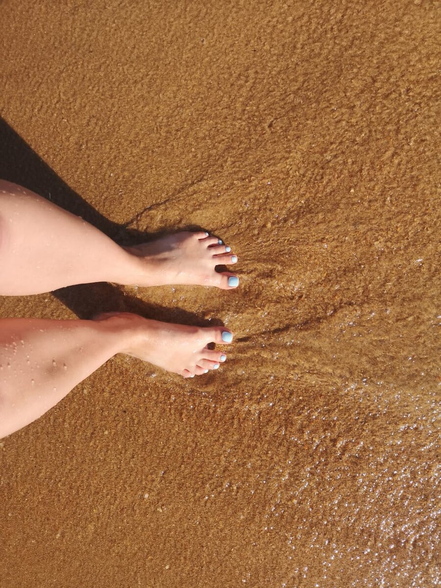 Ностальгия прошлогоднего моря. Надо начать коллекционировать "ножки на море"