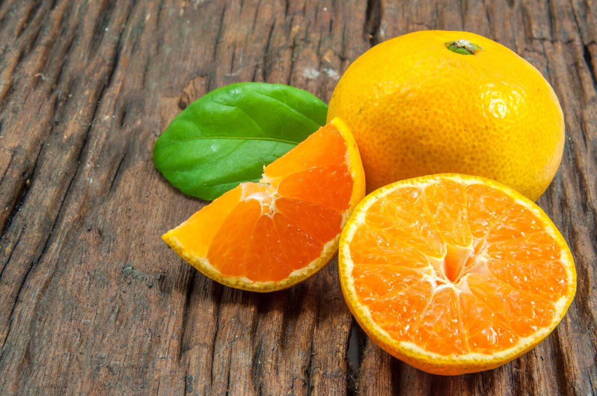 Источник: https://www.goodfon.ru/download/apelsin-tsitrus-listik/4288x2848