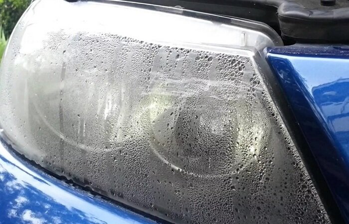 Как решить проблему, если фара автомобиля начала запотевать изнутри