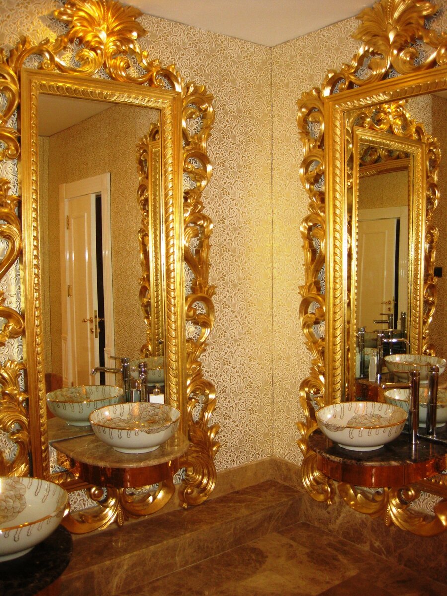 От золота слепит глаза