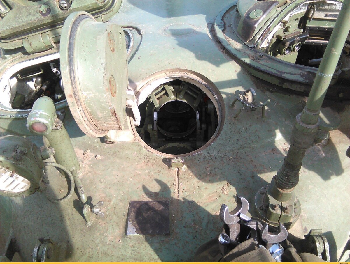 Вот он - лючок. Фото из свободного доступа в Интернете.