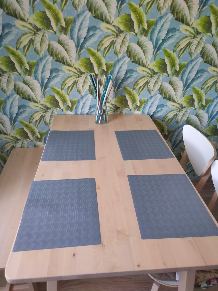 Это уже с пластиковыми салфетками по 49 рублей, Икея