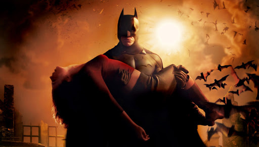 История о происхождении легенды Брюса Уэйна, юного наследника огромного состояния, потерявшего своих родителей. Покинув родной Готэм, он отправляется в путешествие по миру. Многочисленные преграды и лишения закаляют его характер, а мудрый наставник помогает вновь обрести смысл жизни.
Легендарный герой, защитник слабых и борец с несправедливостью преображается у тебя на глазах. Вернувшись в Готэм, Бэтмен становится единственной преградой на пути у сил зла, готовых ввергнуть город во мрак беззакония…