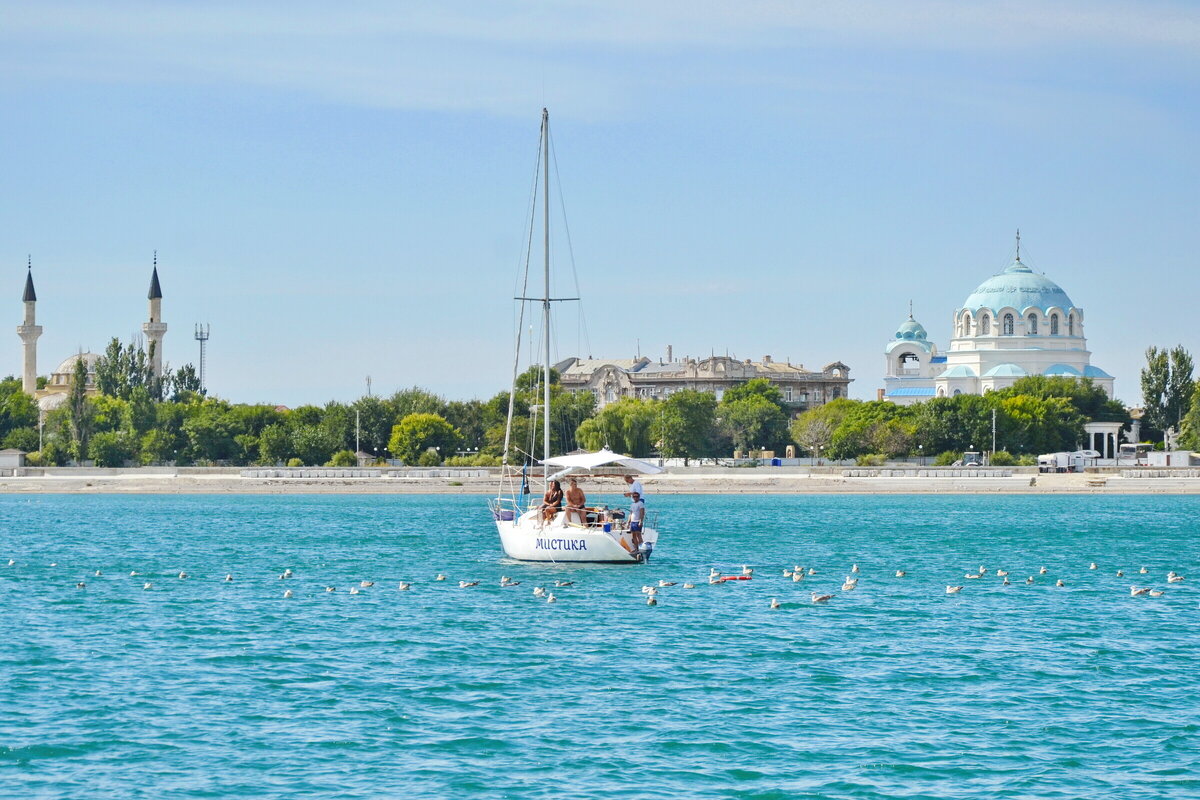 Вид на Евпаторию со стороны моря. Фото: © Юра Лепеса  