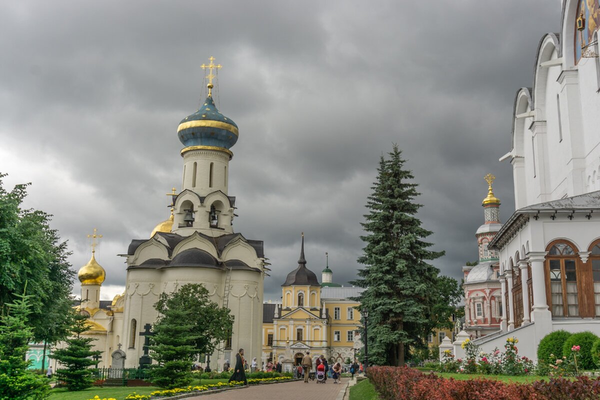 Сайт храма сергиев посад. Монастырь Троице-Сергиева Лавра. Архитектурный ансамбль Троице-Сергиевой Лавры в городе Сергиев Посад. Троицкийсобортроице Сергиева Лавра.