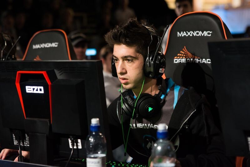 Detrony является одним из основателей команды и младшим братом cent'а