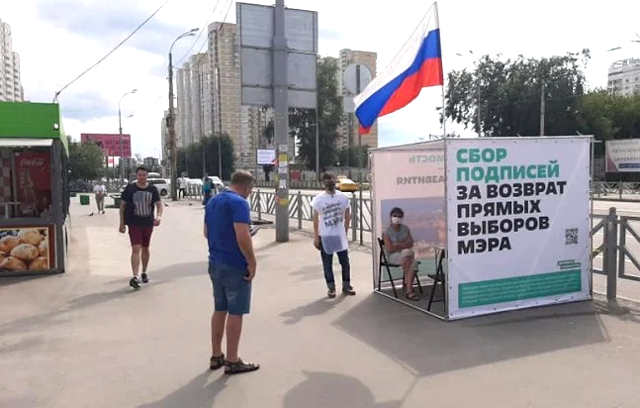 Сидят напротив автовокзала, людей охмуряют. Фото из свободного доступа в интернете.