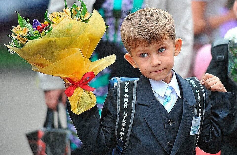 В Твери детей в школу родители собрали заранее