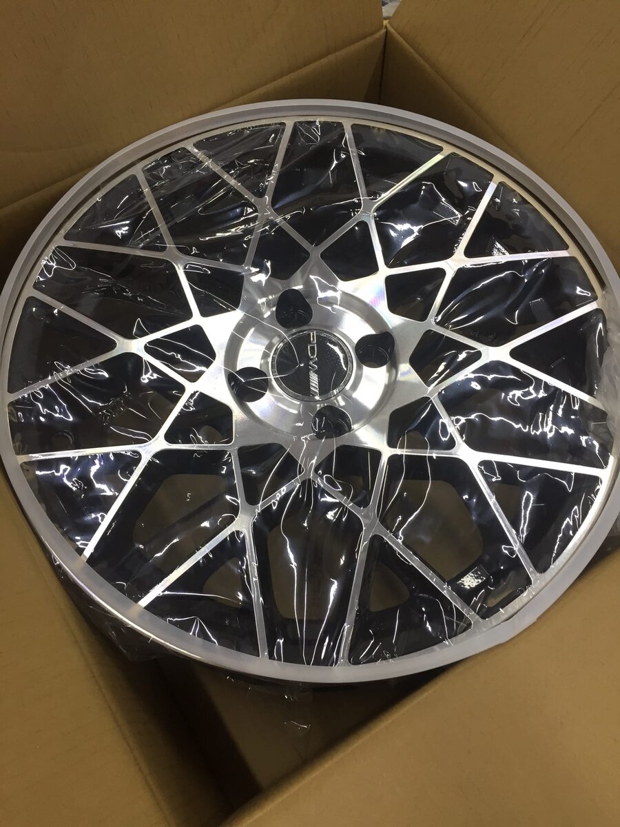 После долгих поисков разных вариантов , выбор пал на r 16. Фирмой pdw. недели две шли поиски данных дисков в моем городе. Цены колебались до 8.000 за один диск. В итоге в одном из магазинов были найдены за 6900 за один. 2 недели ожидания и они приехали😁 счастья не было предела . Весь комплект обошёлся в 27.600 р