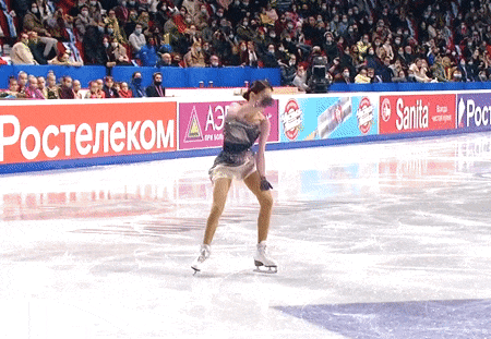 Анна Щербакова выполняет 4Ф в произвольной программе на Чемпионате России 2020/21 в Челябинске (источник - youtu.be/0_KhxKAhRQE)