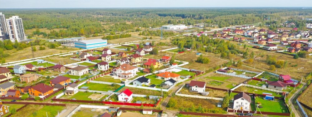 Из 8 миллионов квадратных метров жилья, строящегоя в Подмосковья, 4 миллиона - это индивидуальные дома. Компания «Своя Земля» активно способствует развитию рынка индивидуального жилищного строительства.