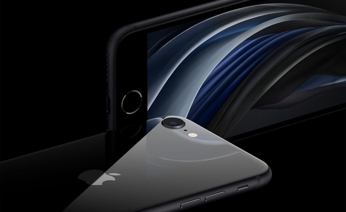 iPhone SE2020 в чёрном цвете