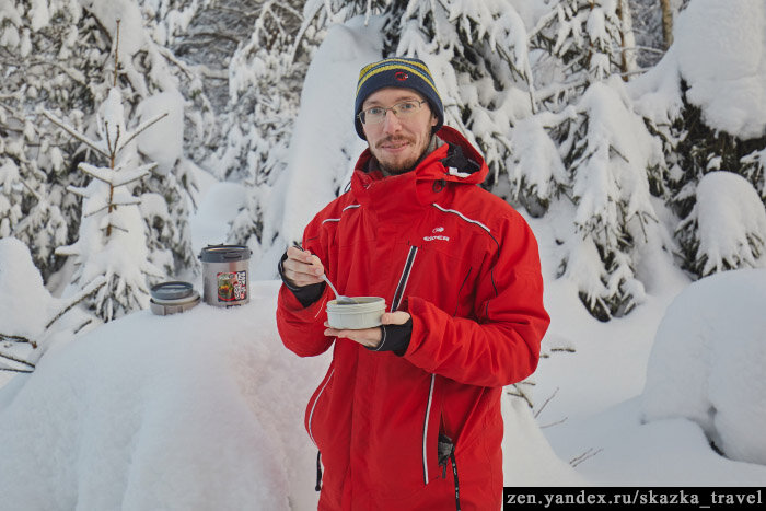 Поехал на природу, обедаем