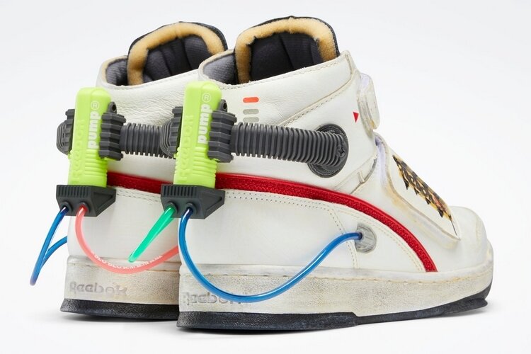 Мини-протоны на задней части кроссовок