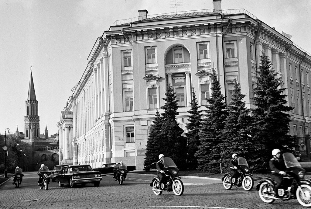 Кортеж 
Валентин Хухлаев, 1971 год, г. Москва, Кремль, из архива Валентина Хухлаева.