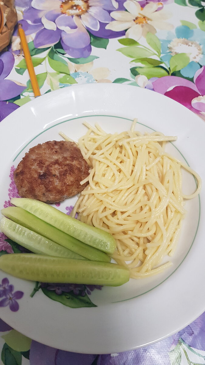 Котлетки из индейки с вермишелью