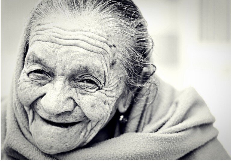 cdn.pixabay.com/photo/2015/11/07/11/17/woman-1031000_960_720.jpg