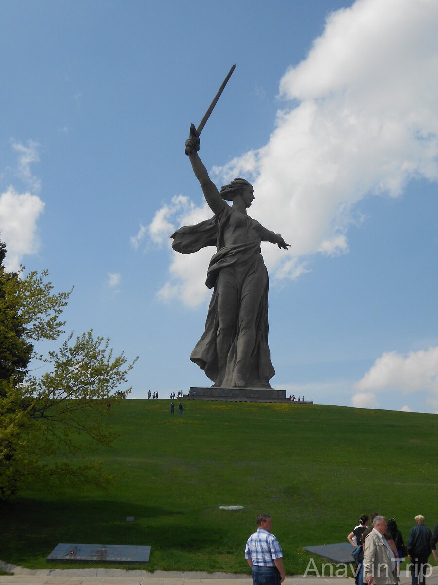 Скульптура «Родина-мать зовёт!»