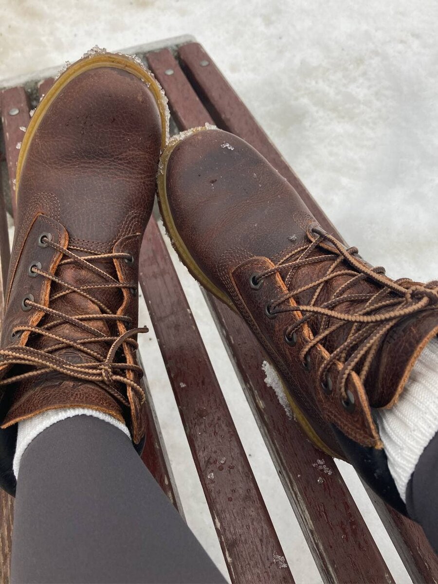 Фото автора в новых ботинках