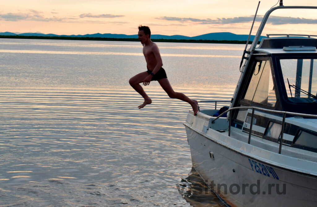 Только не говорите мне, что фото с подписью - "а это я посреди Чукотки купаюсь" не порвет ваши соц сети