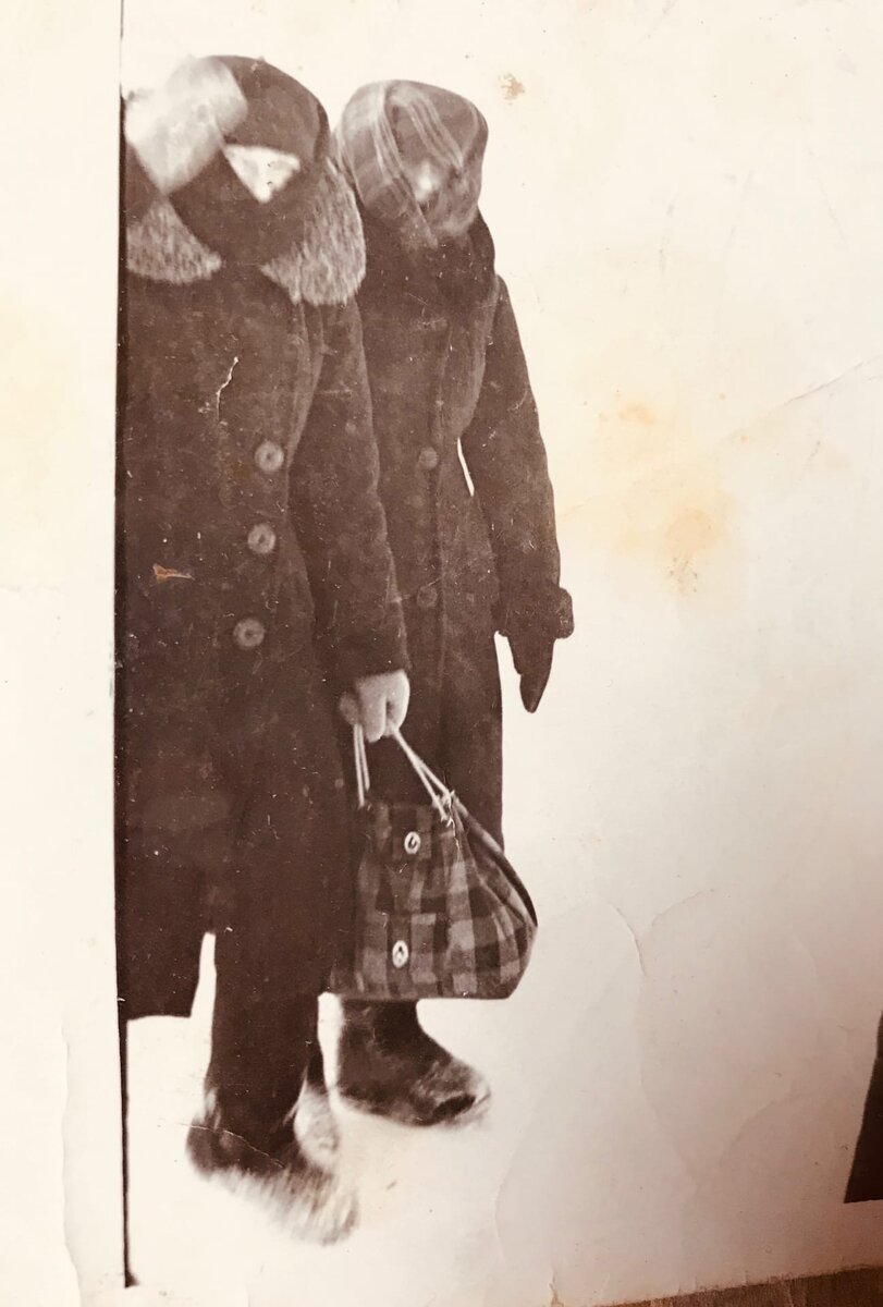 Две кулёмы по пути в центральный ЗАГС