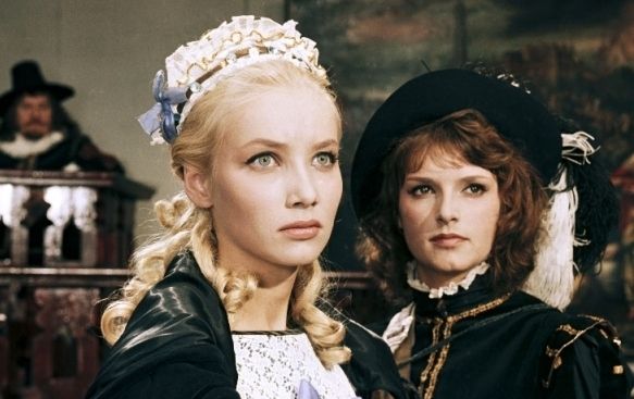 Девушка в окошке