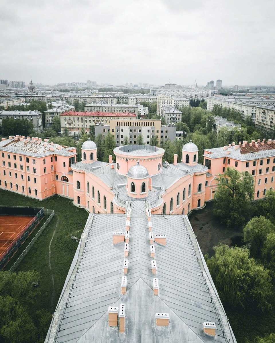 Чесменский дворец петербург. Чесменский дворец в Петербурге. Чесменский путевой дворец. Чесменский дворец ГУАП. Чесменский путевой дворец и Церковь.