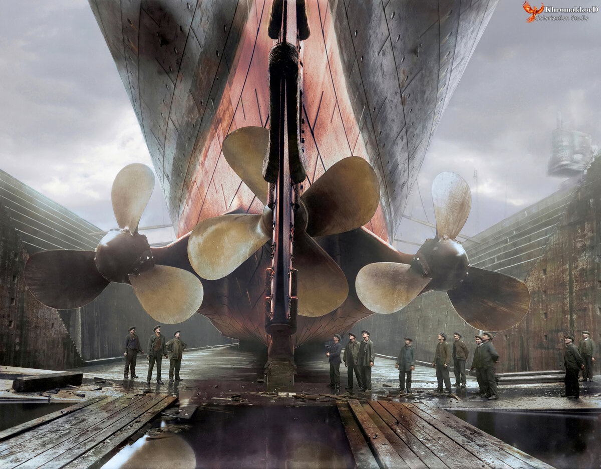 Винты "Олимпика" в сухом доке Белфаста